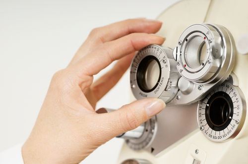 Hand adjusting a phoropter